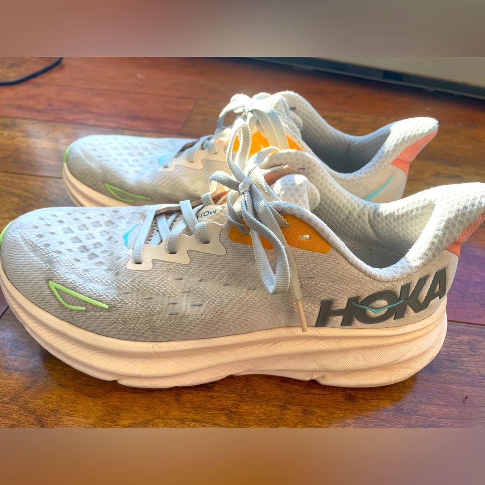 Hoka Clifton 9 Running Shoes - women’s 10